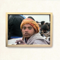 Yeux noirs, turban jaune